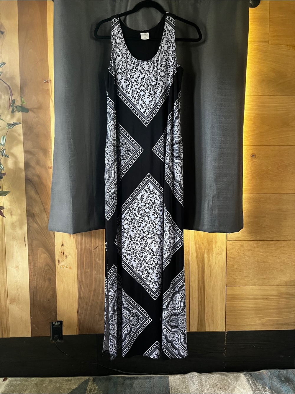 Soma Black & White Bandana-Pattern Sleeveless Maxi Dress